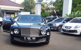 Jadi Saksi First Travel, Syahrini Hadir Gunakan Bentley Mulsanne