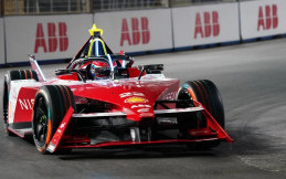 Keseruan Oliver Rowland Rebut Podium Tertinggi 'Tebus Dosa' Setelah Gagal Balap di Kandang Sendiri