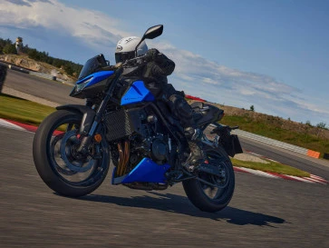 Honda CB750 Hornet Tahun 2027 Kini Punya Warna Baru & E-Clutch!
