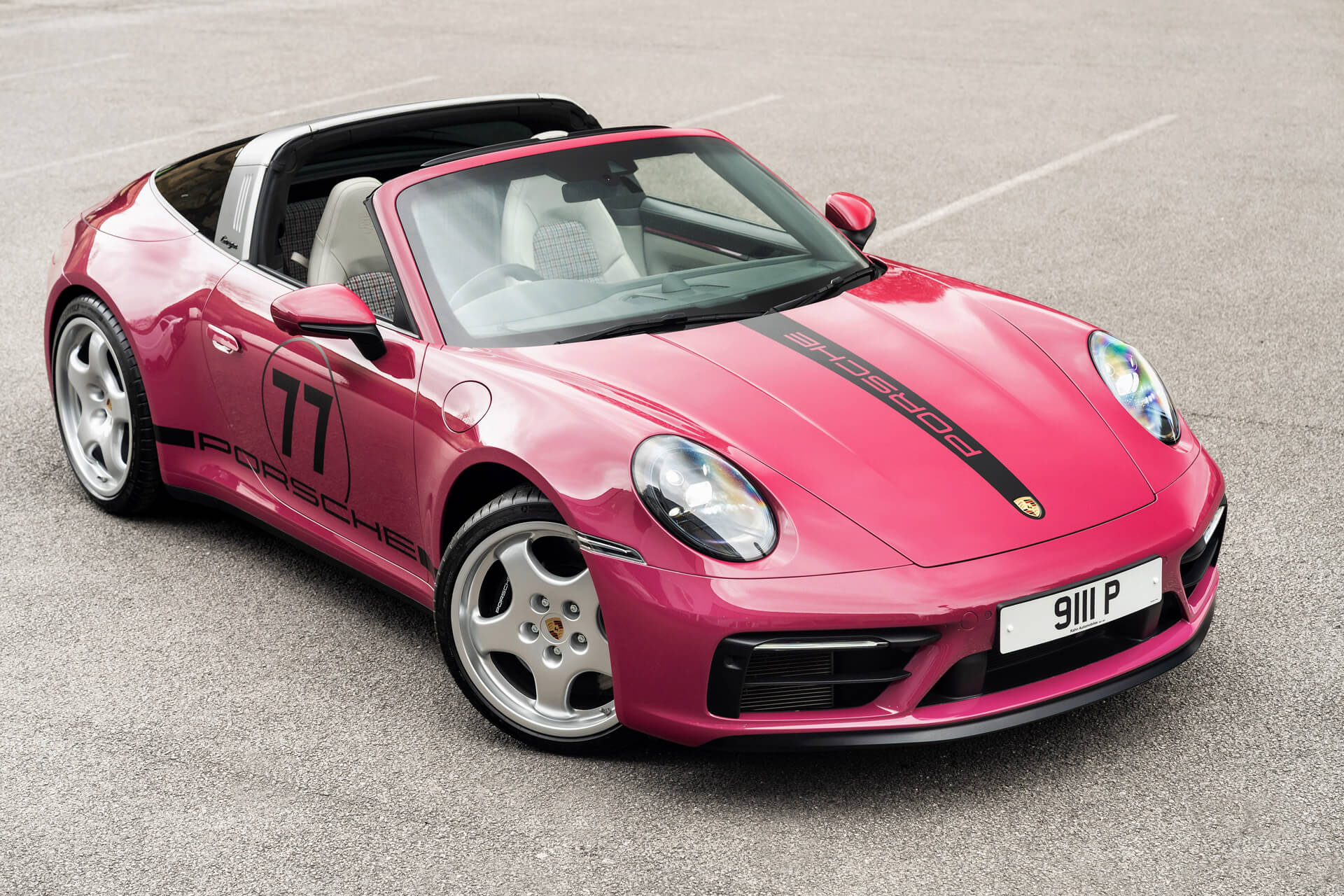Porsche 911 Targa 4 GTS Rubystone Tampil Kalcer