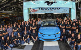 Dua Tahun Diperkenalkan, Ford Mustang Mach-E Sudah Diproduksi 150.000 Unit 
