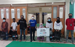 Piaggio dan Forwot Berikan Santunan untuk Yatim dan Dhuafa