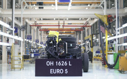 Sasis Bus Rakitan Cikarang Mercedes-Benz 1626L Euro 5 yang Ekspor ke Luar Negeri