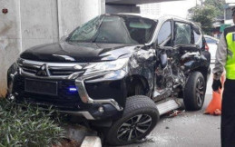 Mitsubishi Pajero Sport Istri Irjen Pol. Boy Rafli Amar Ditabrak Trans Jakarta