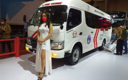 Hino Pamer Mobil Vaksin Dutro 110 SDBL Flexicab dan Bus R260 di GIIAS 2021