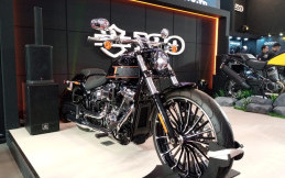 Galeri Harley-Davidson Breakout 117