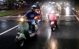 Diguyur Hujan Makin Ramai, Ini Galeri Keseruan Motoran dan Baksos Banjir 2020