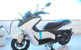 Ini Spesifikasi Skuter Listrik Yamaha E01 yang Mejeng di IIMS 2022