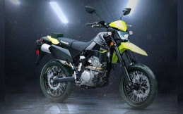 Kawasaki KLX300 SM 2023 Hadir dengan Warna Lebih Segar 
