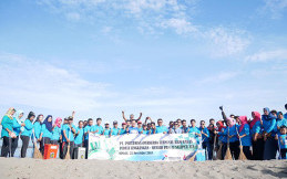Pertamina Peduli Lingkungan Bersihkan Pantai di Sumbawa