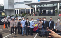 IMI dan Prestige Motorcars Hibahkan Mobil Tesla untuk Korlantas Polri