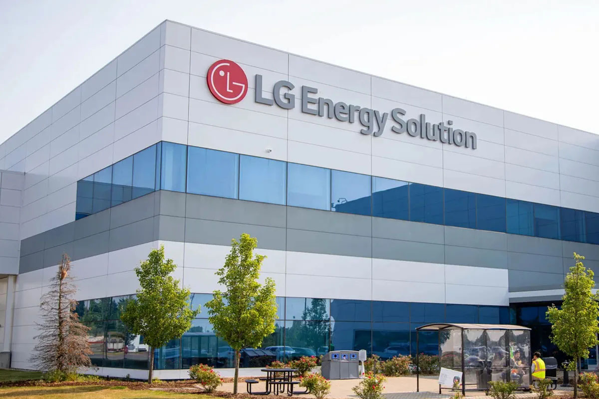 LG Akan Suplai Baterai Silinder Untuk Mercedes-Benz Mulai 2028