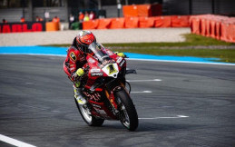 Hasil Race 2 WSBK Belanda 2023 : Alvaro Bautista Raih Kemenangan, Jonathan Rea Kecelakaan