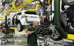 Jaguar Turunkan Produksi Land Rover Diesel
