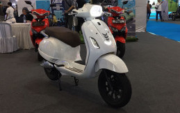 Smoot Luncurkan Motor Listrik Zuzu di PEVS 2023, Gunakan Sistem Swap Battery 