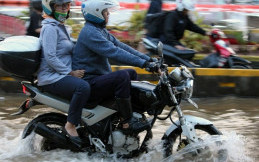 Ini Akibatnya Jika Busi Motor Dibiarkan Basah
