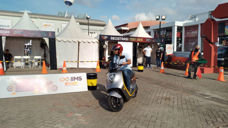 Syarat dan Cara Test Ride Motor di IIMS 2023