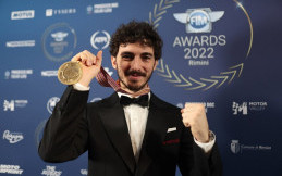 FIM Beri Penghargaan untuk Valentino Rossi dan Francesco Bagnaia