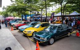 10 Mobil Penerima Apresiasi Bandung Car Meetup Retro vs Modern