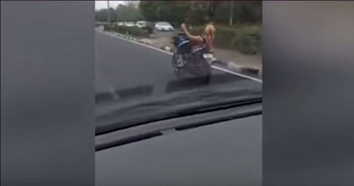 Aksi Freestyle Gadis Cantik yang Bikin Mata Pria Terbelalak