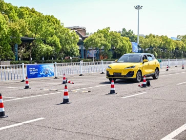 Lex Platform di Mobil Lepas E4, Ini Penjelasannya