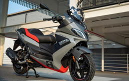 Aprilia SR Max 250 HPE Meluncur di Tiongkok