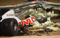 Sisa Mobil F1 Romain Grosjean Pasca Kecelakaan Dipamerkan di Madrid