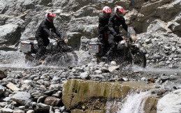 Darius dan Donna Alami AMS Saat Riding di Ketinggian 4000 Meter Himalaya