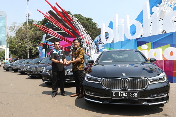 Mewah Sob! BMW 740Li Jadi Official Car Kejuaraan Badminton Blibli Indonesia Open 2019