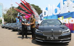 Mewah Sob! BMW 740Li Jadi Official Car Kejuaraan Badminton Blibli Indonesia Open 2019