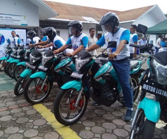 Sebagai Langkah Edukasi, Petugas PLN di Aceh Gunakan Motor Listrik