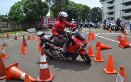 Honda Ajak Masyarakat di Jakarta dan Tangerang Ikuti Pelatihan Safety Riding