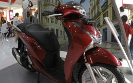  Intip Kecanggihan SH150i Skutik Honda Penantang Piaggio Medley