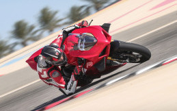 Pirelli Diablo Supercorsa SP Ban Resmi Ducati Panigale V4