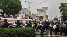 Etika Menyalip Kendaraan Lain di Jalan Raya, Jangan Sok Tahu!