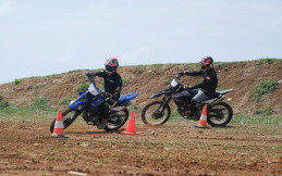 Berikut Tips Berkendara Ketika Menghadapi Kondisi Jalan Buruk atau Off-Road