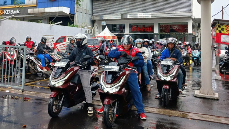 70 Bikers Komunitas PCX Naungan AHJ Diajak Riding Pakai Motor Baru