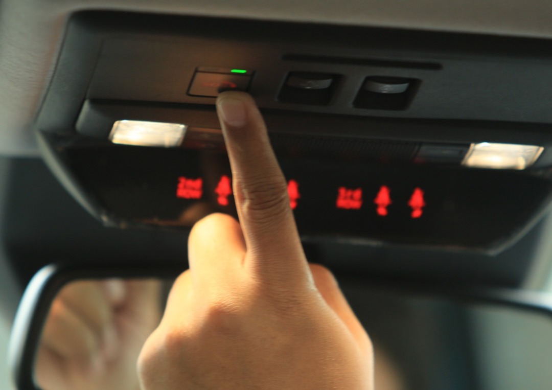 Tombol SOS Emergency Mitsubishi Connect, Ini Fungsi dan Caranya