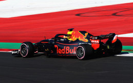 Direktur Teknis Mercedes Anggap Red Bull Ancaman Serius di Musim 2018
