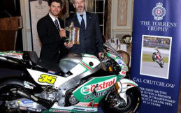 Cal Crutchlow Terima Piala Bergengsi Torrens 