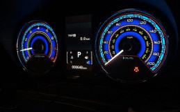Spidometer Indiglow Dari SACS ini, Bikin Interior Mitsubishi Xpander Makin Berwarna