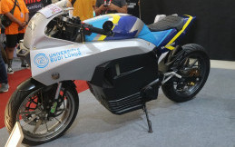Jadi Pusat Perhatian, Motor Listrik BL-SEV01 Tampil di Sirkuit Mandalika