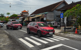 Honda Serahkan Bantuan Revitalisasi Marka Jalan di Bali