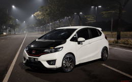Modifikasi Honda Jazz GK5 Bergaya Thai Look