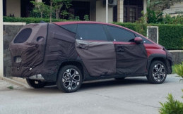 Hyundai Stargazer X Berkeliaran Pakai Kamuflase