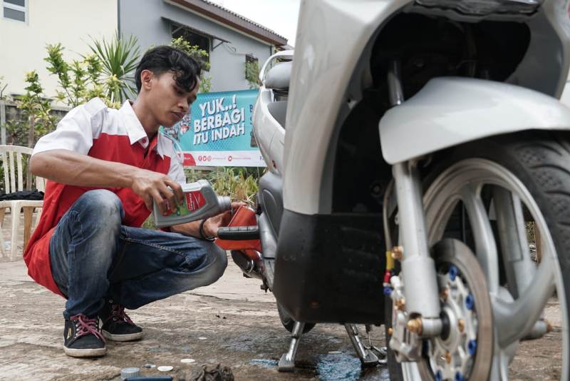 Ganti Oli Motor Gratis Bagi Warga Korban Banjir di Jakarta