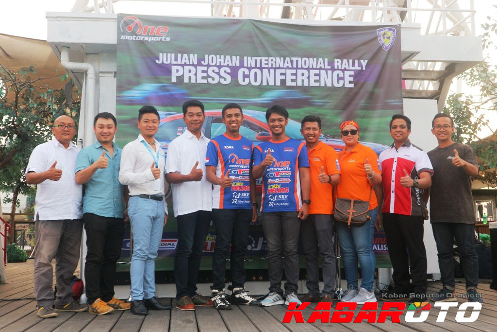 Julian Johan dan Recky Rosanto, One Motorsport bersama para sponsor