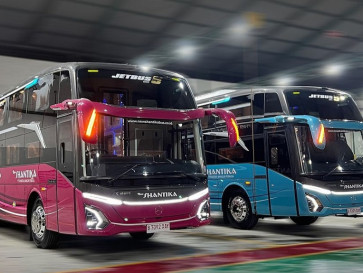 Bus Tentrem dan Adiputro, Sejarah Daimler Mercedes-Benz Indonesia