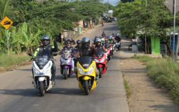 DAM Bersama Honda PCX Club Indonesia Gelar Charity Ride di Bandung