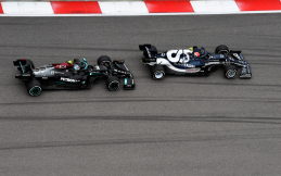 Poin Lewis Hamilton Susul Max Verstappen, Terpaut Tipis!